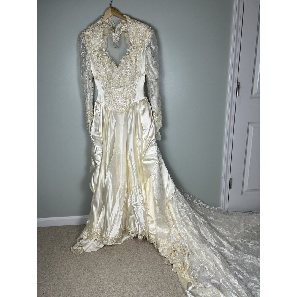 VTG Embroidered Wedding Gown Bridal Dress 10 Cathedral Train Heart back Korea - Picture 6 of 15